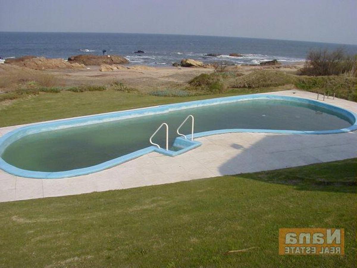 Дом с 4 спальнями в Мальдонадо, Уругвай № 6582