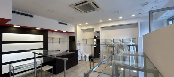 1 room Commercial property in Rome, Italy No. 318440 4