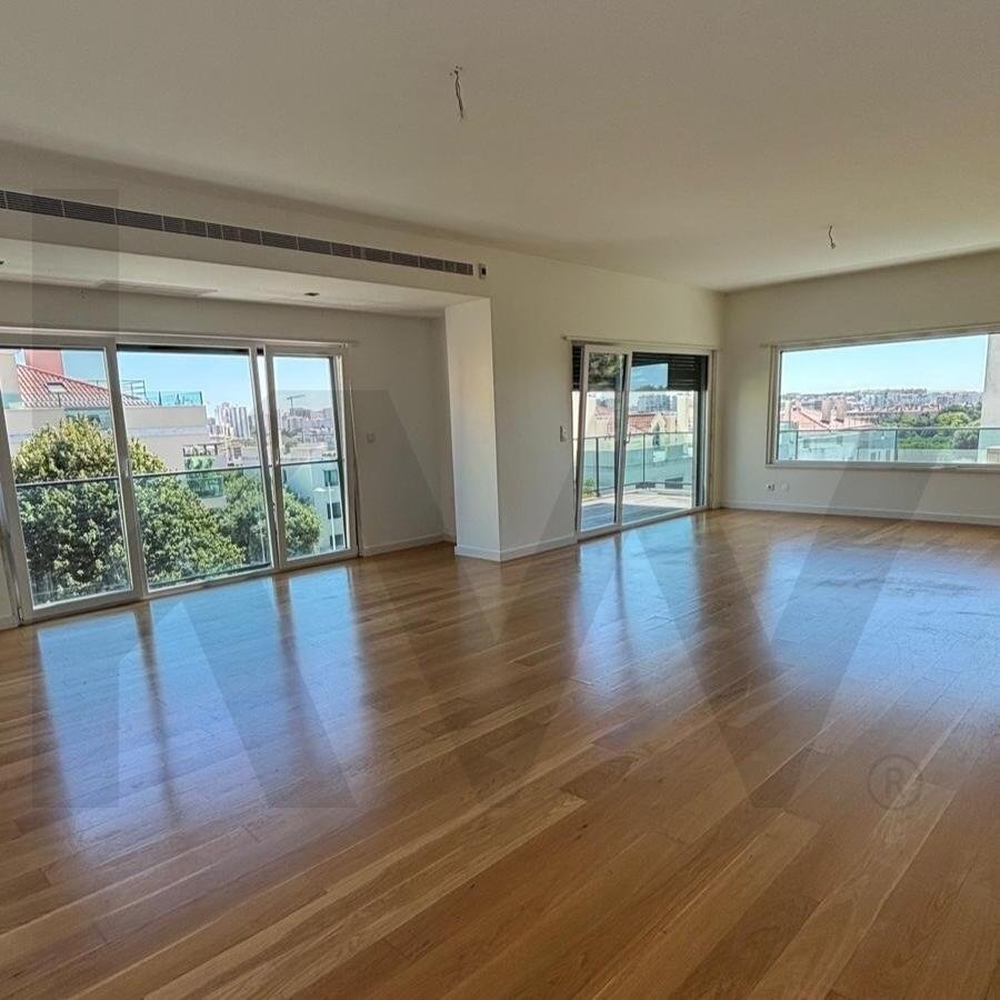 5 bedrooms Apartment in Lisbon, Portugal No. 308698