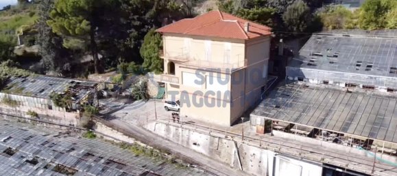 9 rooms Villa in Sanremo, Italy No. 34765 5