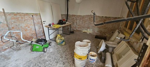 Casa de 10 divisões em Medolla, Italy N.º 97505 17