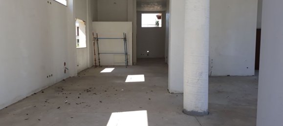 125m² Commercial property in Cardano al Campo, Italy No. 286253 7