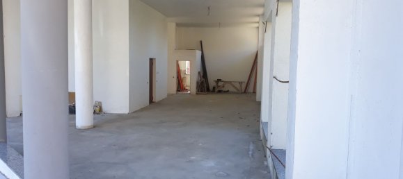 125m² Commercial property in Cardano al Campo, Italy No. 286253 5