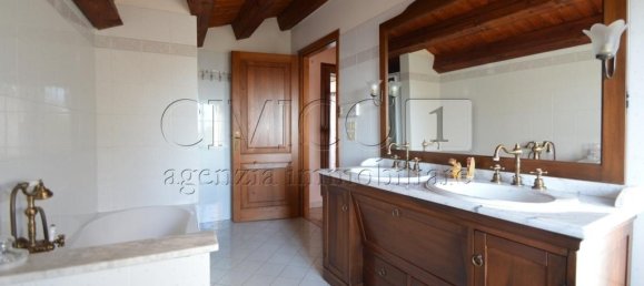 Casa de 8 habitaciónes en Nanto, Italy No. 146547 18