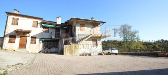 Casa de 8 habitaciónes en Nanto, Italy No. 146547 11