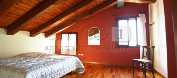 Casa de 8 habitaciónes en Nanto, Italy No. 146547 10