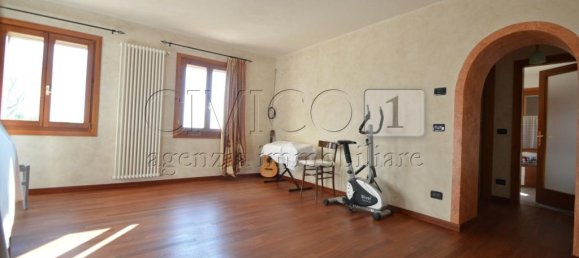 Casa de 8 habitaciónes en Nanto, Italy No. 146547 16