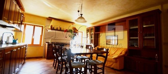 Casa de 8 habitaciónes en Nanto, Italy No. 146547 37