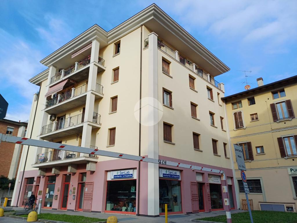 2 bedrooms Apartment in Brescia, Italy No. 235007