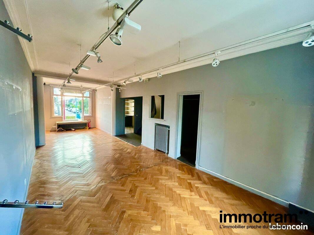 3 bedrooms Apartment in Marcq-en-Baroeul, France No. 91429