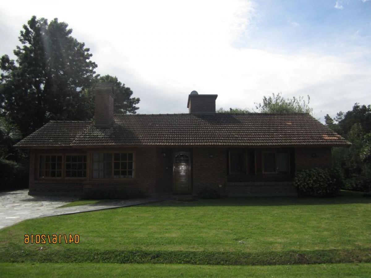 3 bedrooms House in Presidente Peron, Argentina No. 97029