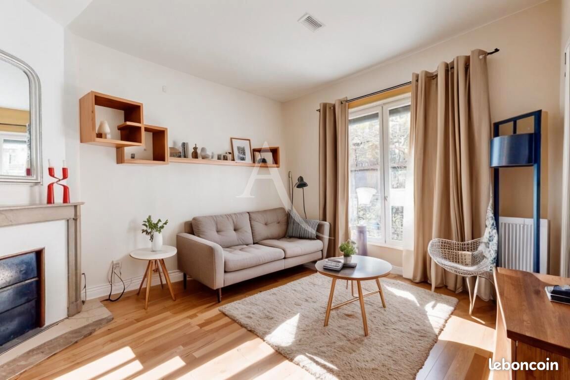 2 chambres Appartement à Paris, France No. 174882