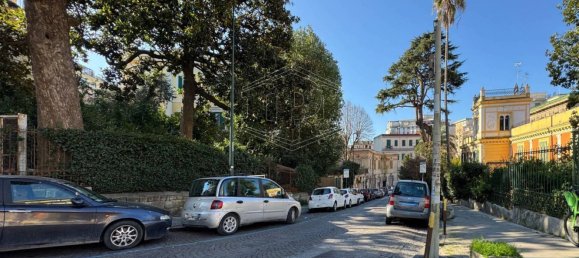 Квартира с 3 комнатами в Неаполь, Италия № 122712 16