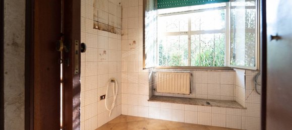 Квартира с 3 комнатами в Неаполь, Италия № 122712 10