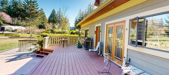 5 bedrooms House in British Columbia, Canada No. 192 5