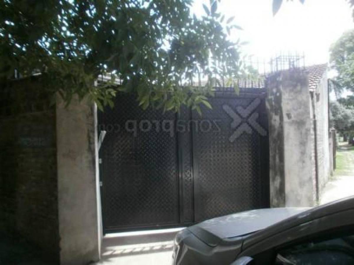 2 bedrooms House in Almirante Brown, Argentina No. 71275