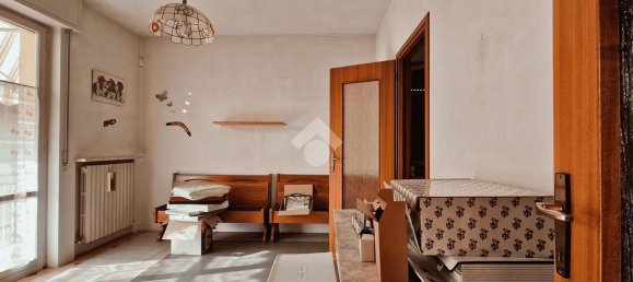 3غرفة شقة في Jerago con Orago, Italy رقم 289113 16