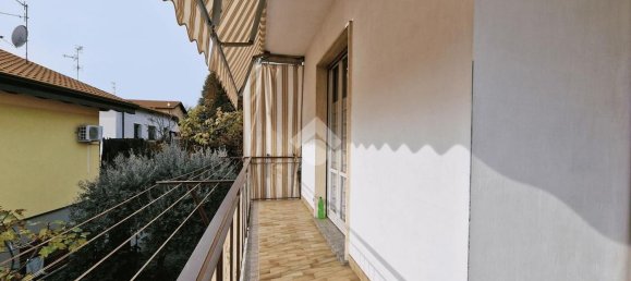 3غرفة شقة في Jerago con Orago, Italy رقم 289113 8