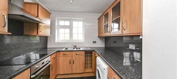 2 bedrooms Apartment in Surrey, United Kingdom No. 8594 3