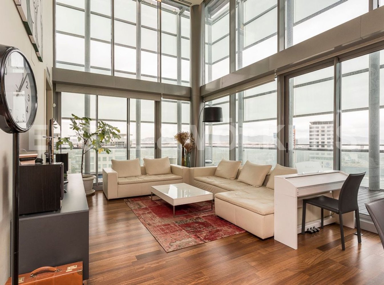 Ático de 3 dormitorios en Sant Martí, Spain No. 19249