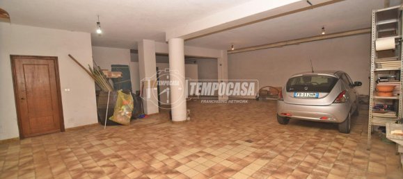 9 rooms Apartment in Brandizzo, Italy No. 234038 18
