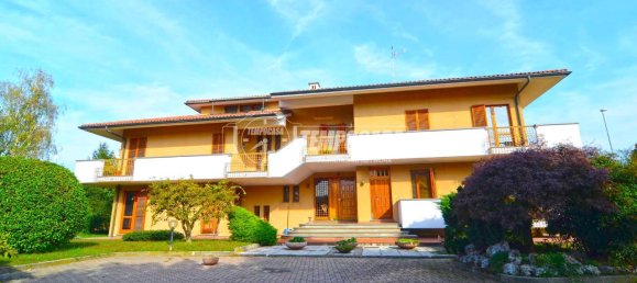 9 rooms Apartment in Brandizzo, Italy No. 234038 27
