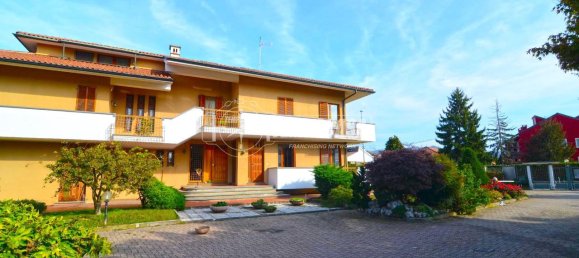 9 rooms Apartment in Brandizzo, Italy No. 234038 28