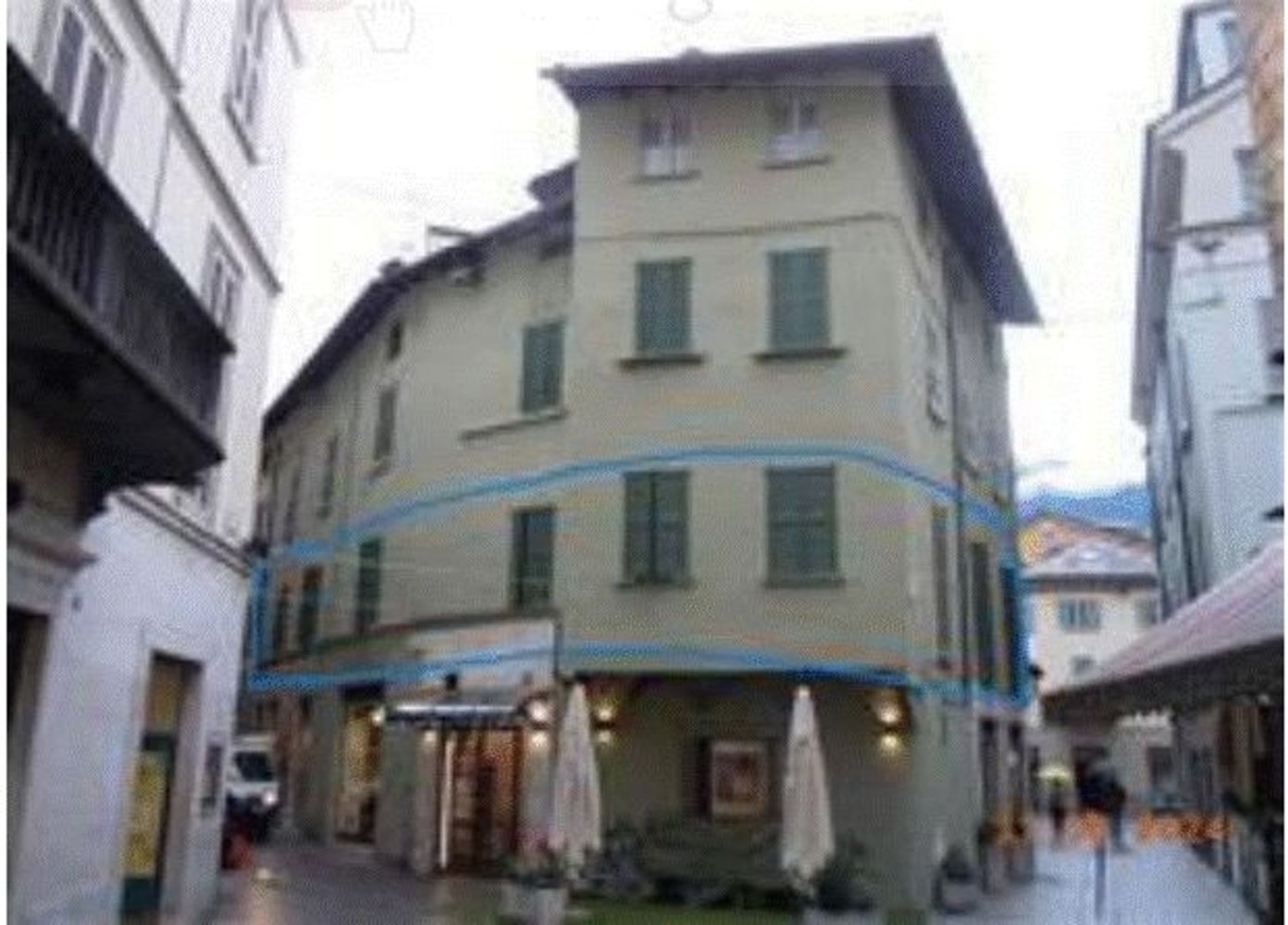 5 rooms Apartment in Sondrio, Italy No. 7215