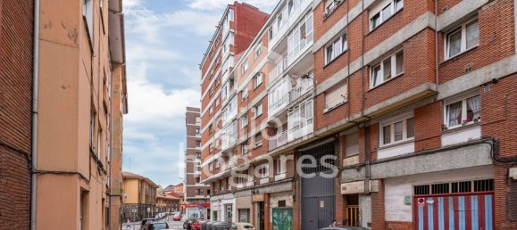 Apartamento de 3 dormitorios en Gijón, Spain No. 169895 25