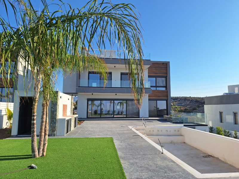 4 bedrooms Villa in Parekklisia, Cyprus No. 16844