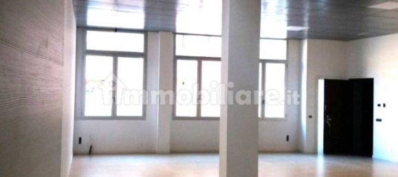 3-salle Bureau à Saronno, Italy No. 360268 9