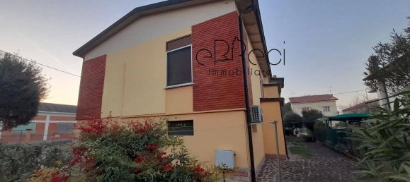 6 غرف نوم فيلا في Curtatone, Italy رقم 347600 23