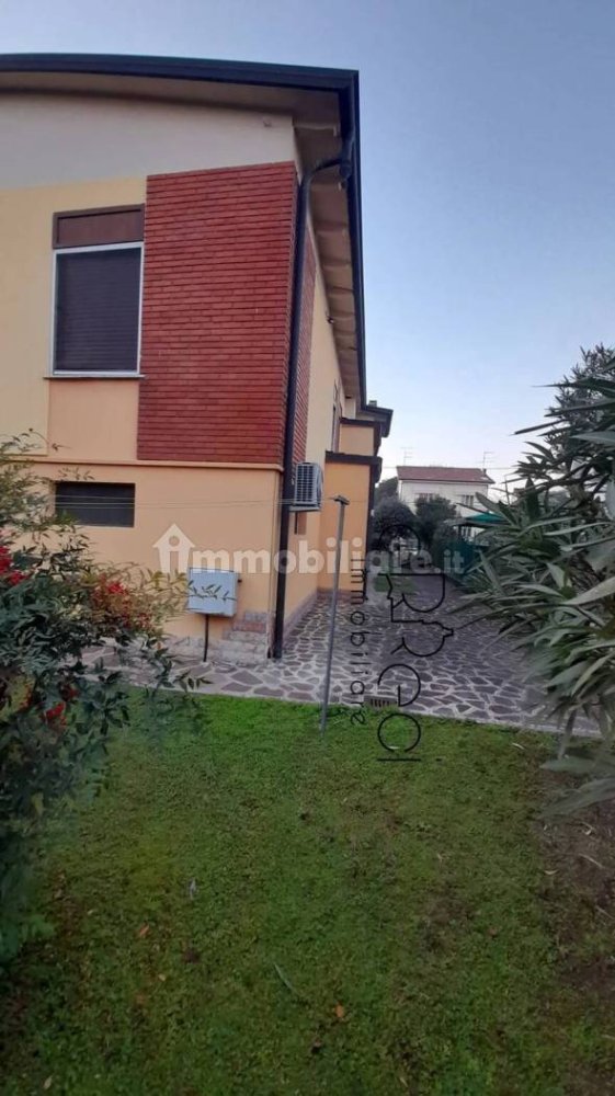 6 غرف نوم فيلا في Curtatone, Italy رقم 347600