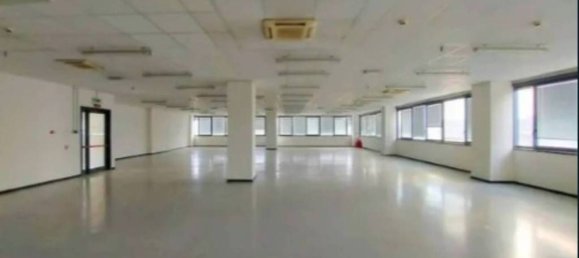 Bureau à Cento, Italy 1519m² No. 274410 9