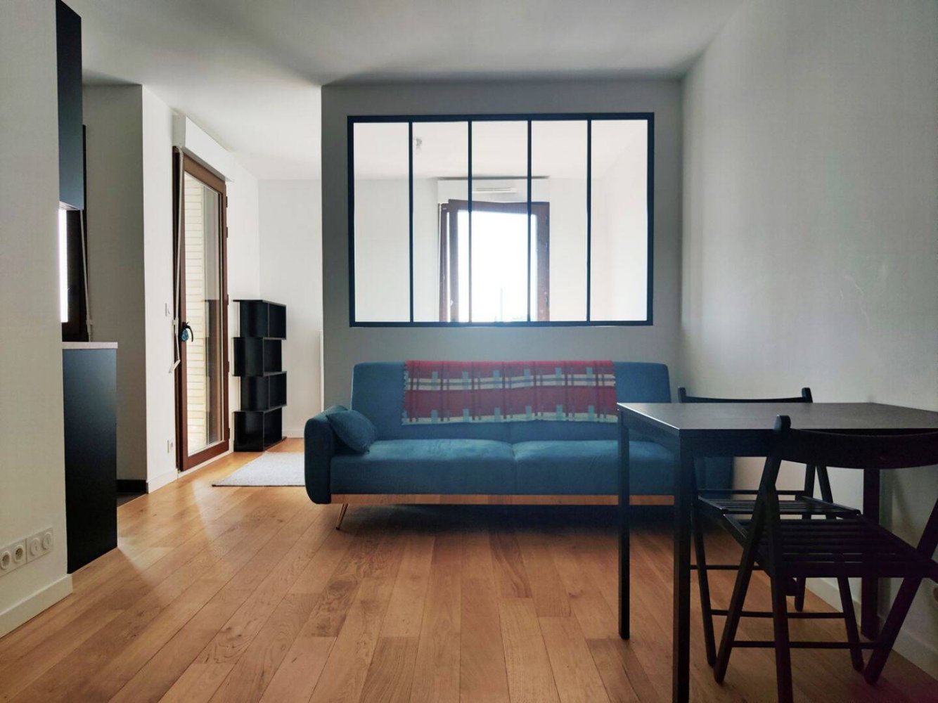 2 rooms Apartment in Montreuil, France No. 328048