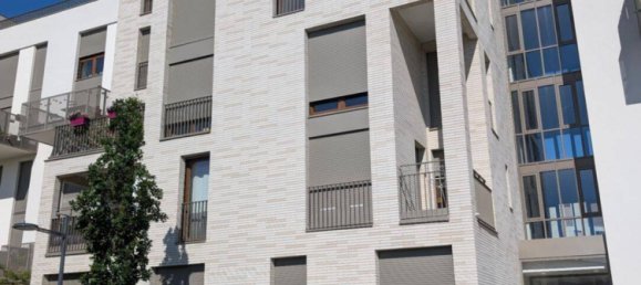 2 rooms Apartment in Montreuil, France No. 328048 10