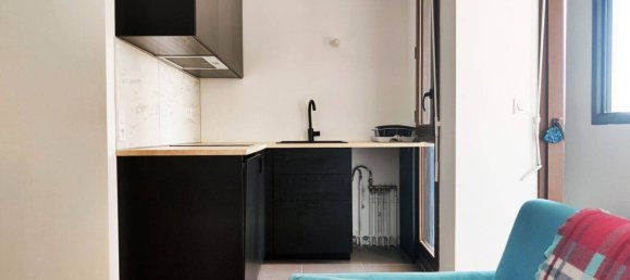 2 rooms Apartment in Montreuil, France No. 328048 3