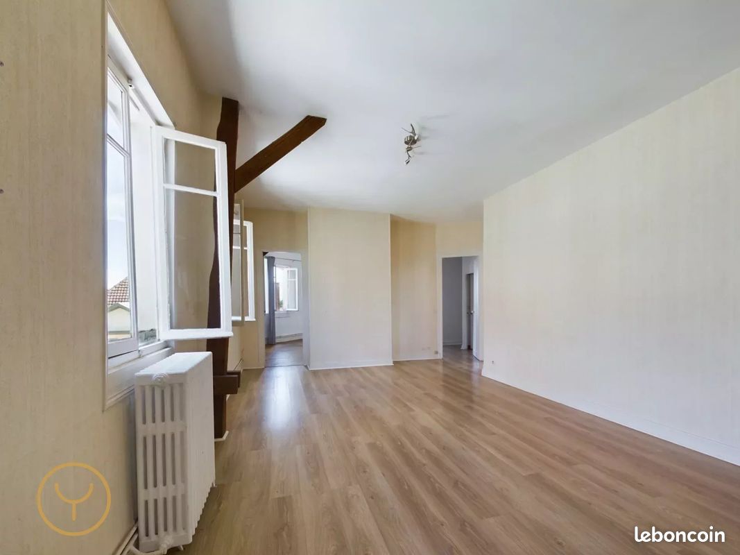 3 bedrooms Apartment in Troyes, France No. 263775