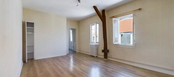 3 bedrooms Apartment in Troyes, France No. 263775 2