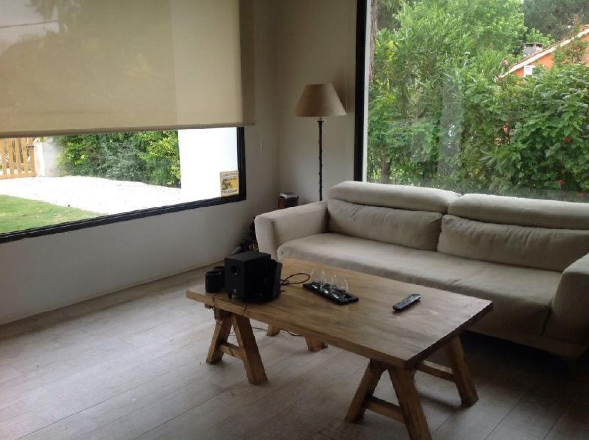 Casa de 2 dormitorios en Maldonado, Uruguay No. 5616