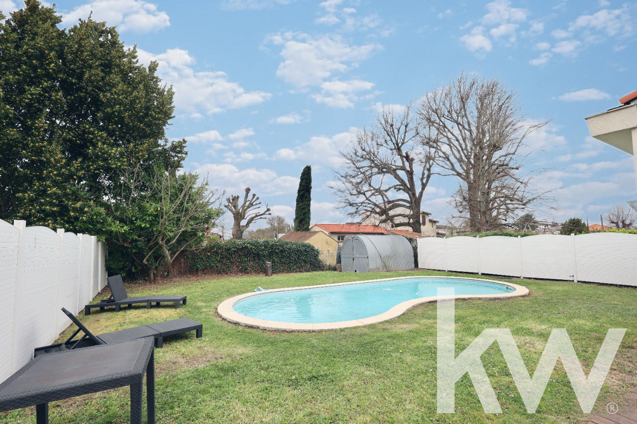 4 bedrooms House in Castelginest, France No. 199086