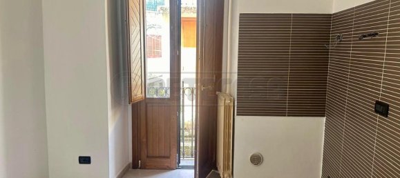 3 rooms Apartment in Catanzaro, Italy No. 177774 2