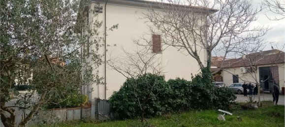 Дом с 11 комнатами в Ларчано, Италия № 114088 2