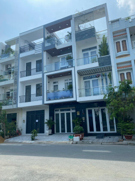 72m² House in District 7, Vietnam No. 7656