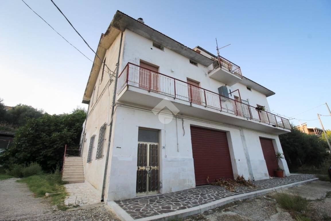 Apartamento T4 em Città Sant'Angelo, Italy N.º 339716