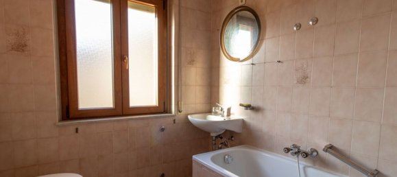 Casa de 8 divisões em Udine, Italy N.º 81660 13