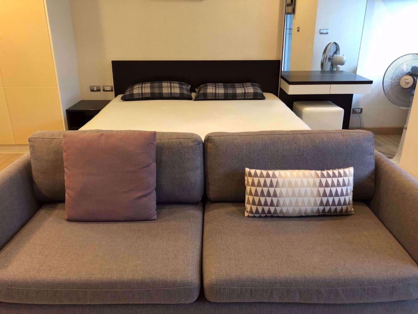 Studio in the Condo in Khlong Toei, Thailand No. 9417