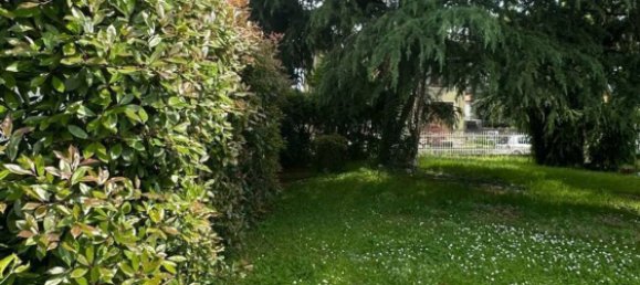 11 bedrooms House in Orio al Serio, Italy No. 361060 3