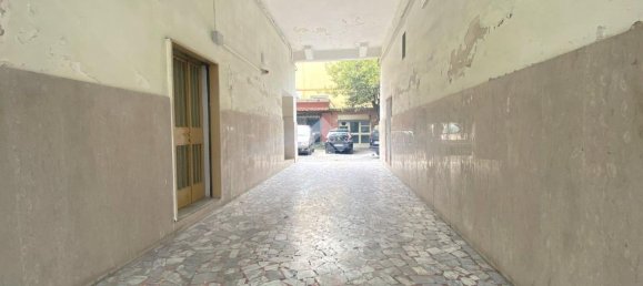 3 rooms Apartment in Naples, Italy No. 75369 2