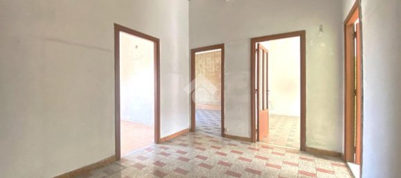 3 rooms Apartment in Naples, Italy No. 75369 7